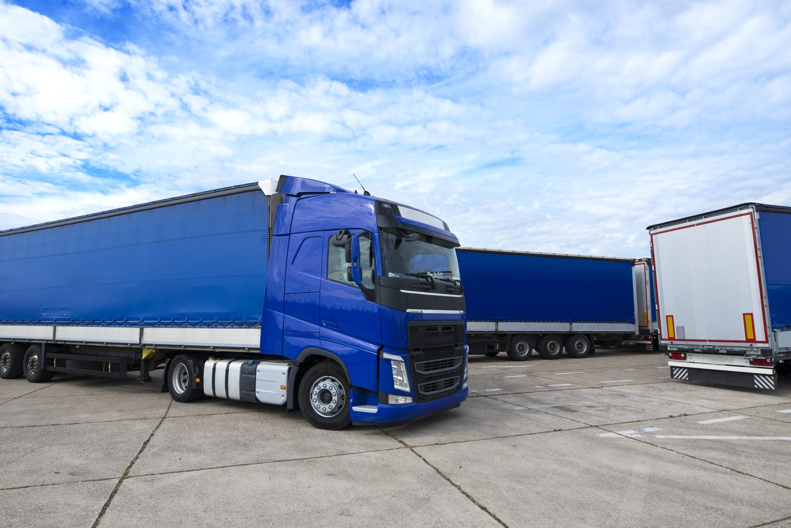 HGV Training in Milton Keynes HGV Training Courses TrainHGV Train Recruitment lorry instructor HGV training blue HGV near trailers