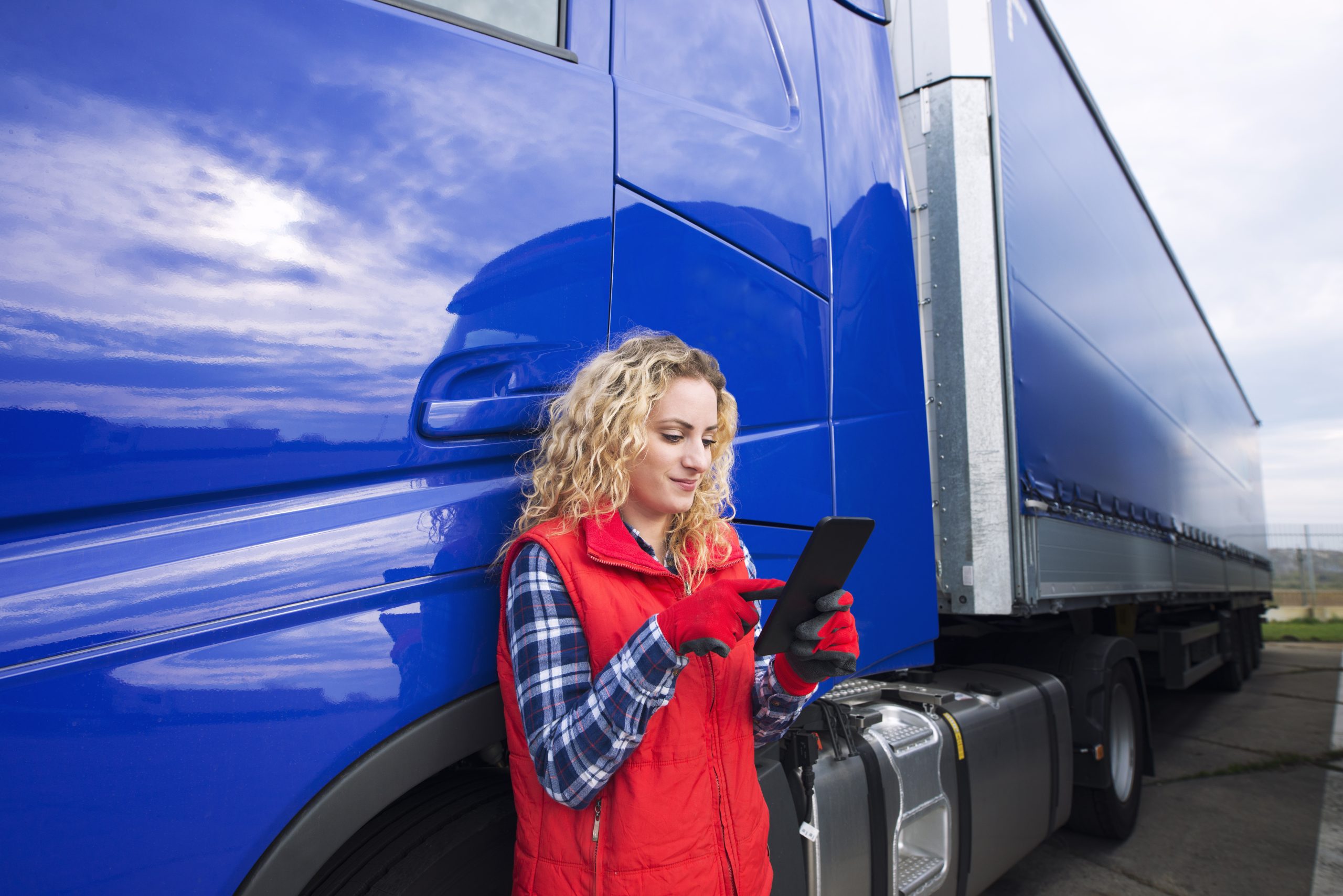 Lady driver HGV Training Courses TrainHGV Train Recruitment lorry instructor HGV training in Plymouth